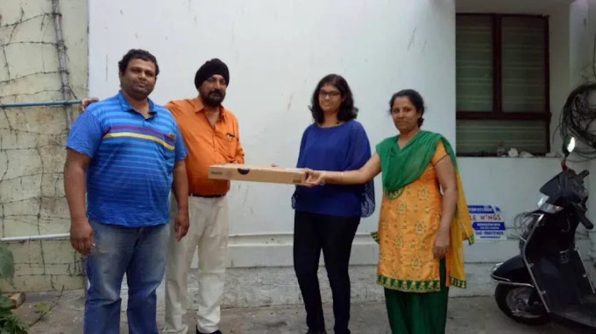 Malus Coaching student awarded laptop for 10th ICSE success in 2016-17 academic year